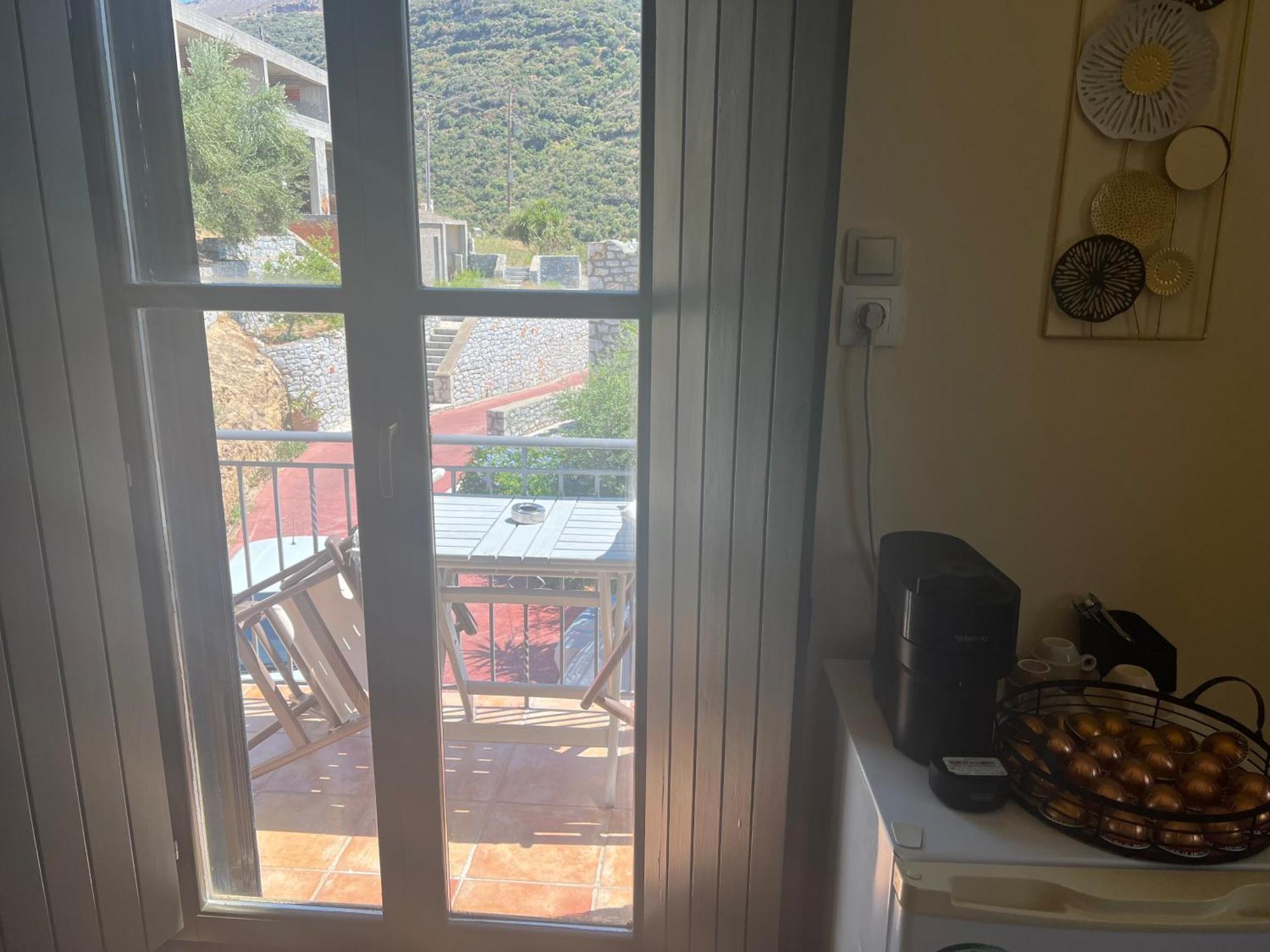 Néon Oítilon Onar Mani Suites المظهر الخارجي الصورة