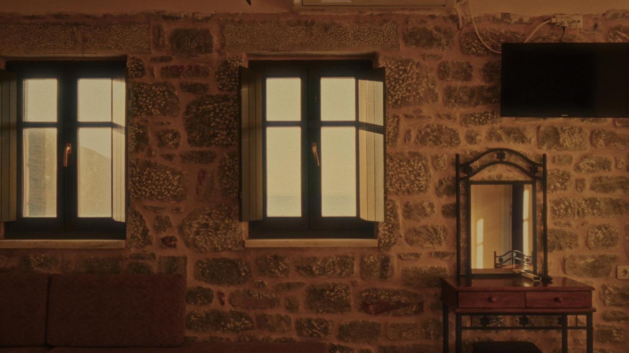 Néon Oítilon Onar Mani Suites المظهر الخارجي الصورة