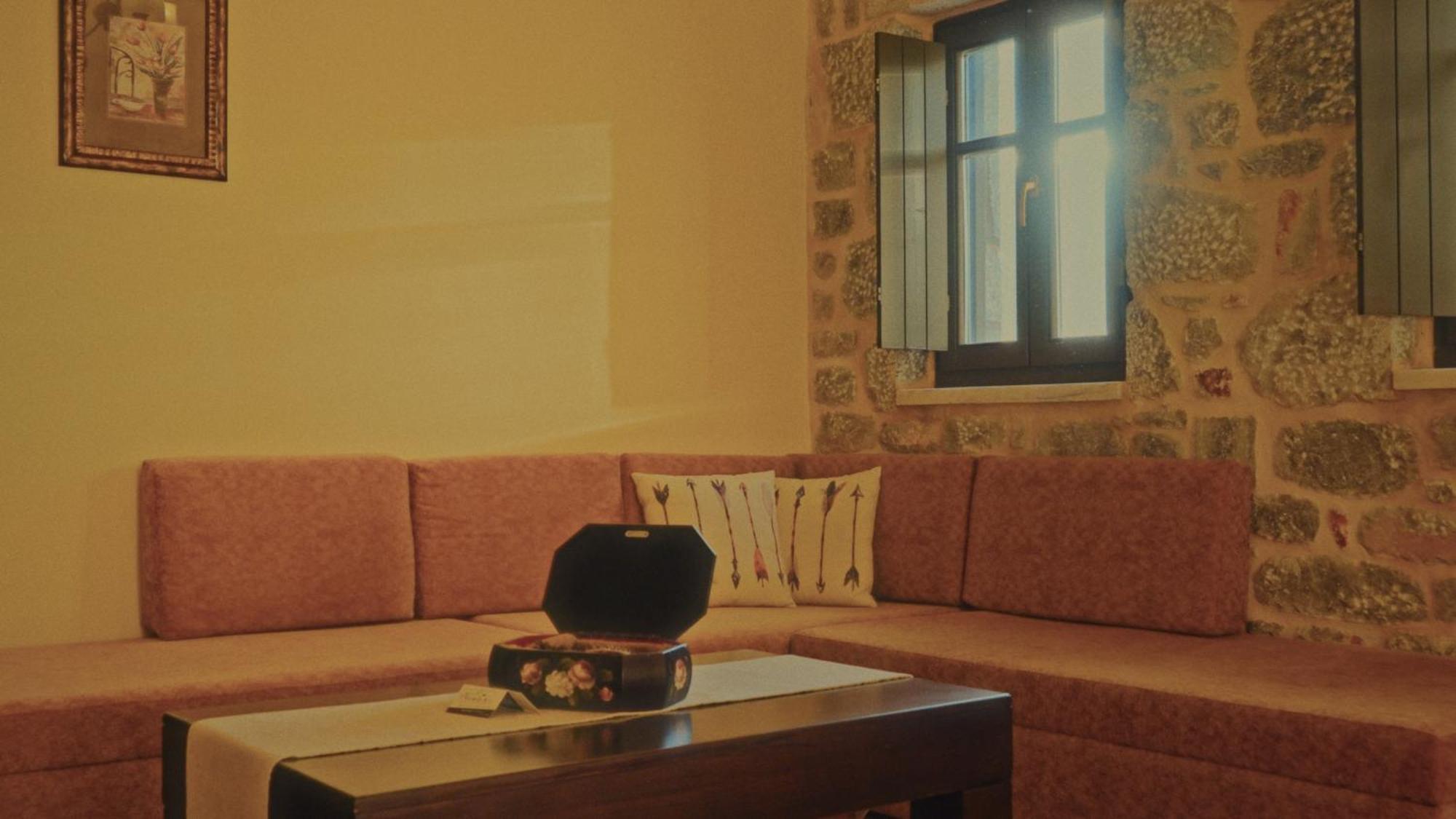 Néon Oítilon Onar Mani Suites المظهر الخارجي الصورة